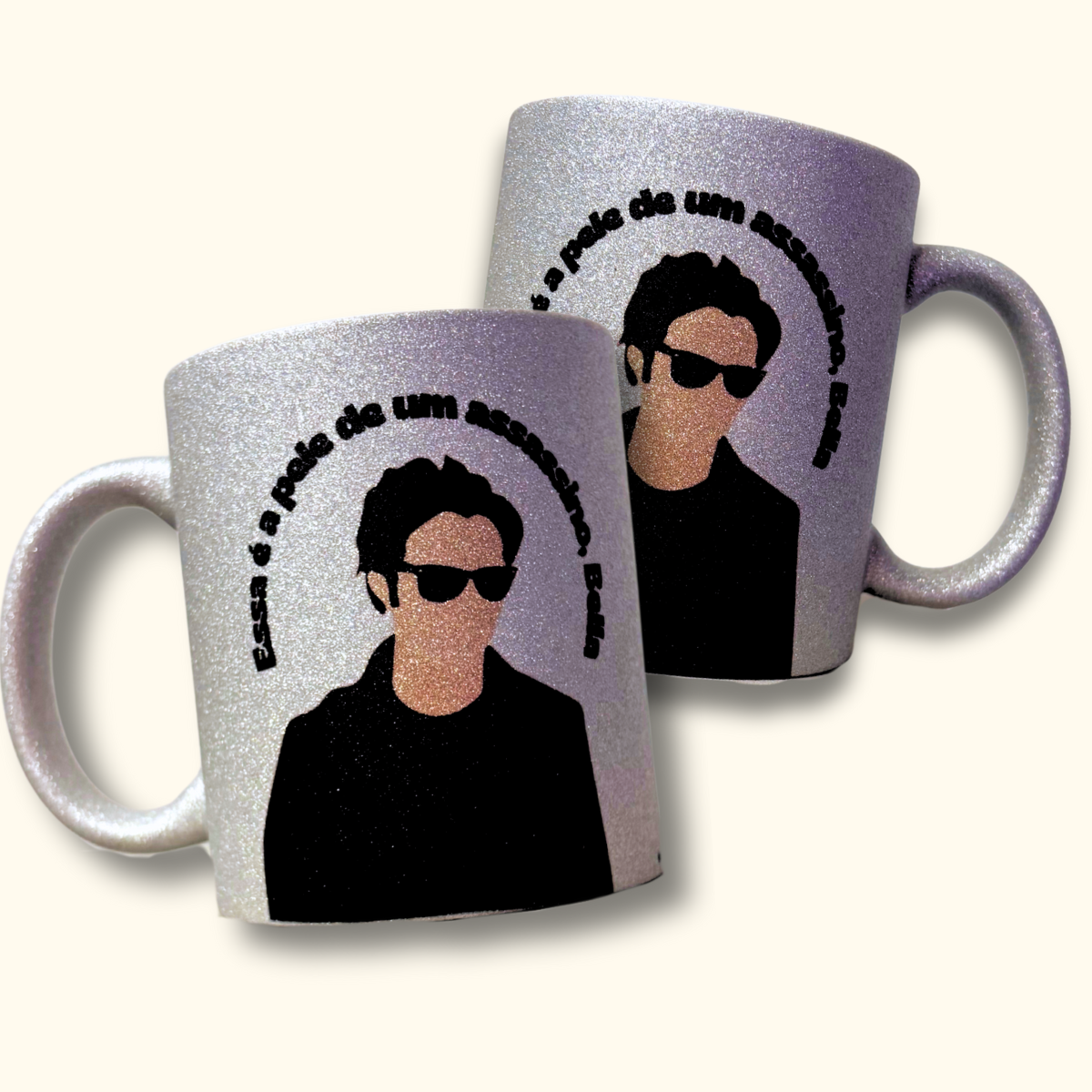 Caneca Glitter Prata Edward - Essa é a pele de um assasino