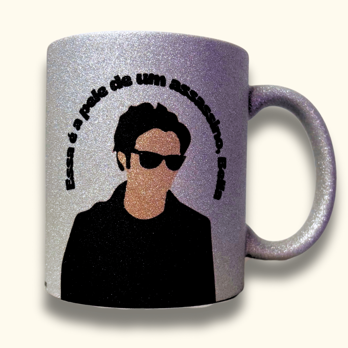 Caneca Glitter Prata Edward - Essa é a pele de um assasino